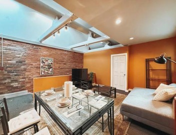 Downtown King Mstr Brdm w TV-Desk-Balcony-Near TTC 4