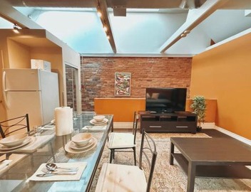 Downtown King Mstr Brdm w TV-Desk-Balcony-Near TTC 5