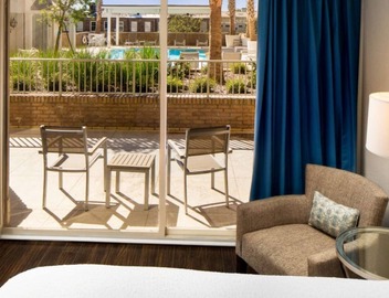 Downtown Savannah | Rooftop Pool + On-Site Bar 2