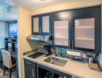 Downtown Studio! Pool, Hot Tub, Free Breakfast Buffet 3