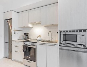 Downtown Toronto Studio with Balcony & Fast WiFi 4