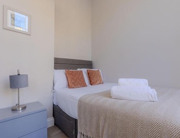 Dragon Suites - Edinburgh City Centre 2 Bed Apartment 3