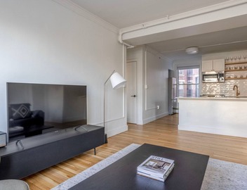 Dreamy Brookline 2BR w/Gym & W/D, nr Restaurants, by Blueground 2