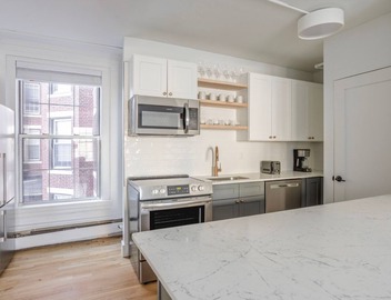 Dreamy Brookline 2BR w/Gym & W/D, nr Restaurants, by Blueground 3
