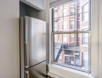 Dreamy Brookline 2BR w/Gym & W/D, nr Restaurants, by Blueground 5
