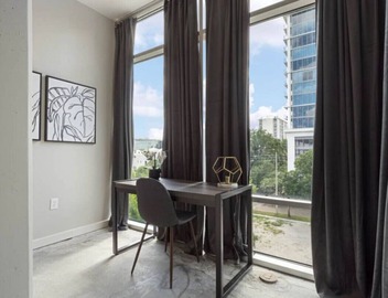 DT Beautiful 1000 sq ft 1 BDRM 4