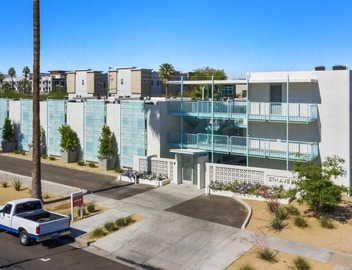 DTPH Mid Century Studio w/Pool & Parking 2
