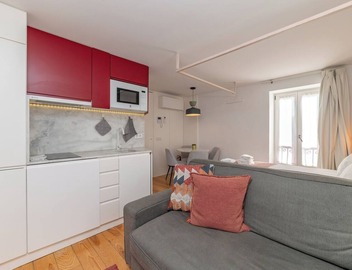 Duplex Studio Downtown Lisbon 2 BR Walkable 4