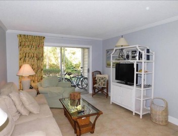 E11 Peaceful bedroom two bath Ground Level New Shower and Floors Come make some family memories 3