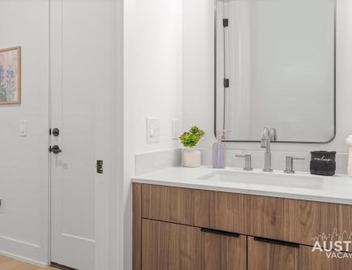 East Austin Escape 4BR 2.5BA Heated Pool and Karaoke Lounge by Austin Vacay 4