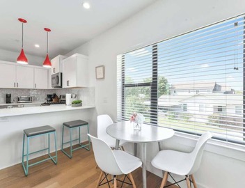 East Downtown 3BR Condo | Free Parking | Sleeps 7 4