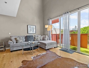 East Side Heights: Loft in the Vibrant East Austin 5