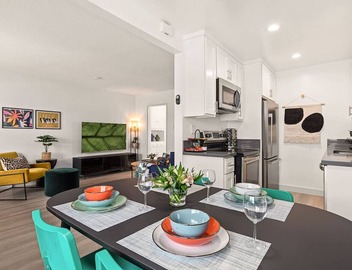 East Village Arts District, King Suite w/Sofa Bed 2