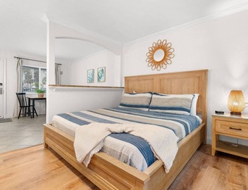 Easy Walk to Beach! Completely Updated! ~ Pool, FREE Parking, FREE Activities! ~ 113 Pelican Pointe 3