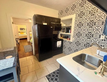 Eclectic 2 bedroom Apartment Uptown 2