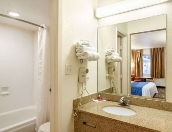 Econo Lodge Phoenix North I-17 4