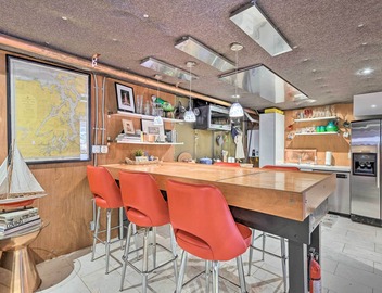Edmonds Apartment with Private Wine Cellar! 3