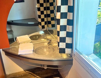 Egg Hotel Sarcelles 3