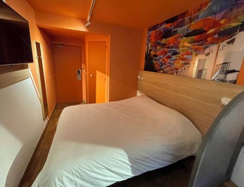 Egg Hotel Sarcelles 4