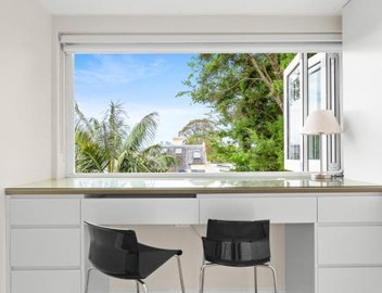 Elegant 1-Bed with Study by Balmain Wharf 2