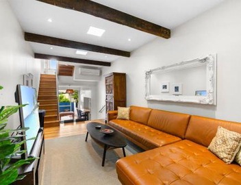 Elegant 1-Bed with Study by Balmain Wharf 5