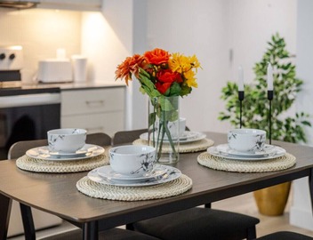 Elegant 1BR Retreat | Chic Stay in Old Port 3