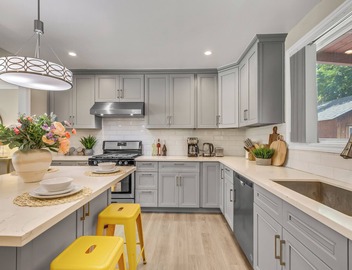 Elegant and Stylishly Crafted Modern Home 3