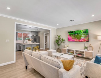 Elegant and Stylishly Crafted Modern Home 5