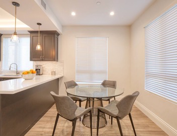 Elegant Chic City Views Beverly Hills Adjacent Condo. 2