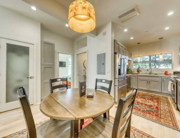 Elegant condo - walk to Portland's best restaurants & Old Port 2