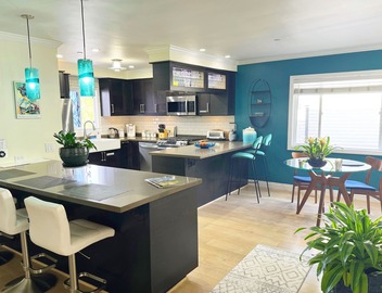 Elegant, peaceful, contemporary hillside home w/tropical patio/colored lighting 3