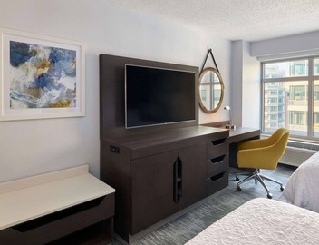 Elegant Stay: Steps From Capital One Arena & National Mall! On-site Bar 3
