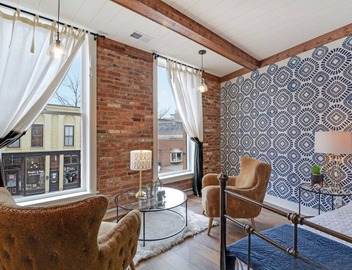 Elle & Becks Second Floor Suite 4