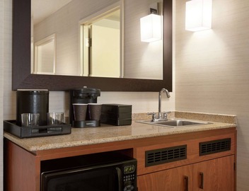 Embassy Suites Boston Logan Airport 2