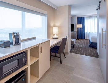 Embassy Suites Boston Logan Airport 3