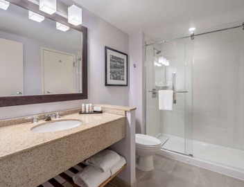 Embassy Suites Boston Logan Airport 5