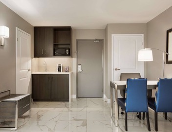 Embassy Suites by Hilton Toronto Airport 3