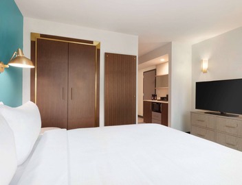 Embassy Suites by Hilton Boulder 3