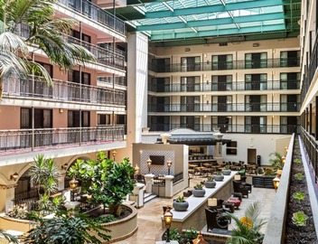 Embassy Suites by Hilton Los Angeles International Airport South 4
