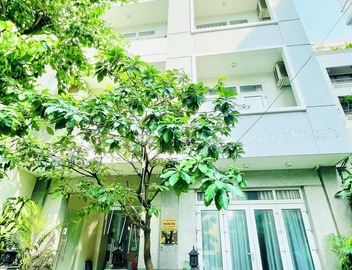 EMERALD APARTMENTS 4