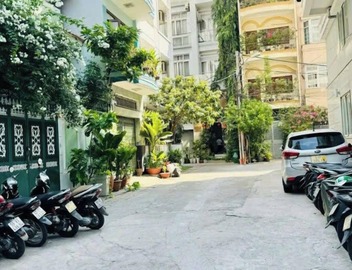 EMERALD APARTMENTS 5