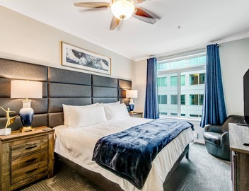 Emerald City Escape with Pool and Parking! 5