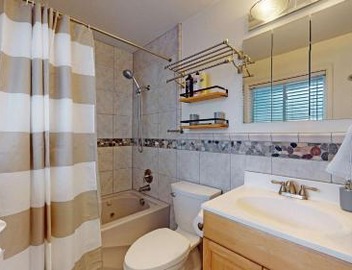 Enchanting Upper Unit with City Charm 5