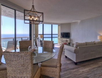 ENDLESS OCEANFRONT LUXURY LAST MINUTE SAVINGS 2 SETS OF BEACH CHAIRS & UMBRELLAS 4