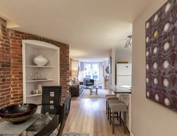 Enjoy a classic Capitol Hill experience just 5 blocks from the seat of power. 3