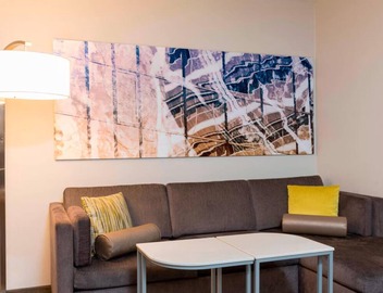 Enjoy A Clean & Quiet Suite w/Kitchenette & Pool | Minutes from O'Hare Airport 2