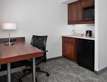 Enjoy A Clean & Quiet Suite w/Kitchenette & Pool | Minutes from O'Hare Airport 4
