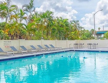 Enjoy a Hassle-Free and Suiting Stay! Onsite Pool, Minutes to Marlins Park 5