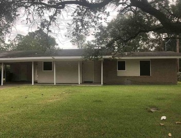 Enjoy easy access to everything from this centrally located home. 4