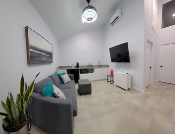 Escape to Clearwater: Beautiful apartment in a safe, quiet/relaxing environment. 2